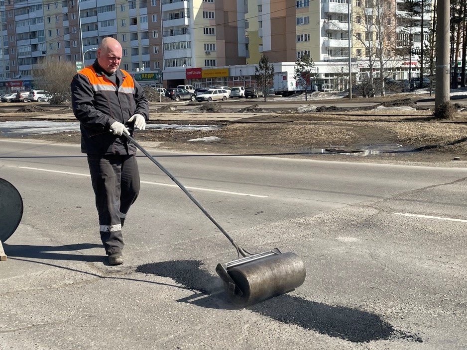 На улицах Ангарска начался ямочный ремонт дорог