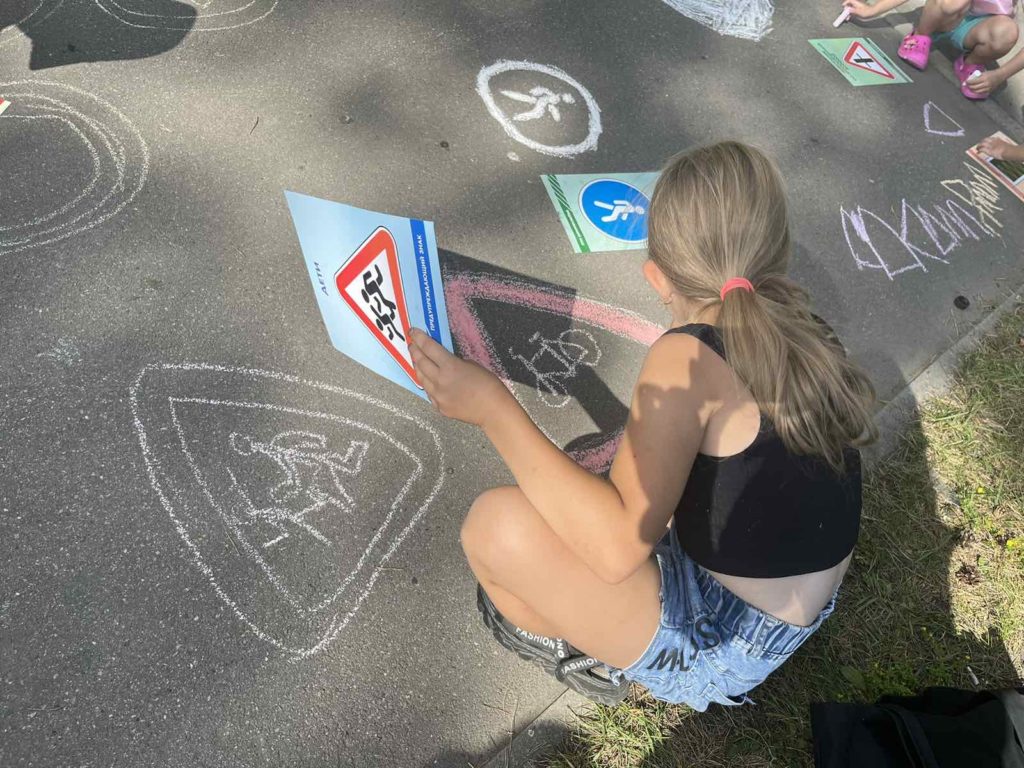 В Ангарске состоялся конкурс рисунков на асфальте