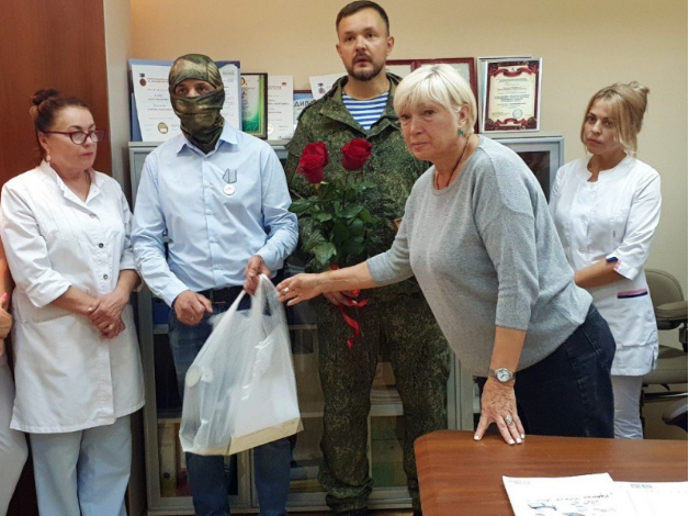 Стоматологическая клиника передала специализированное оборудование участникам СВО